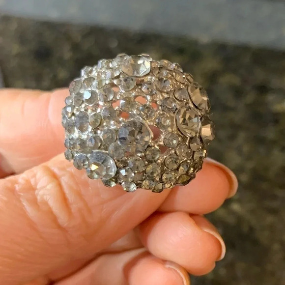 Jewelry - Costume  ring